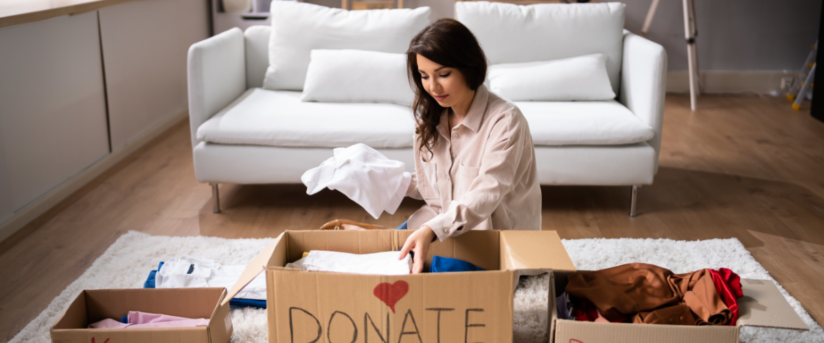 Women with keep, donate and discard boxes